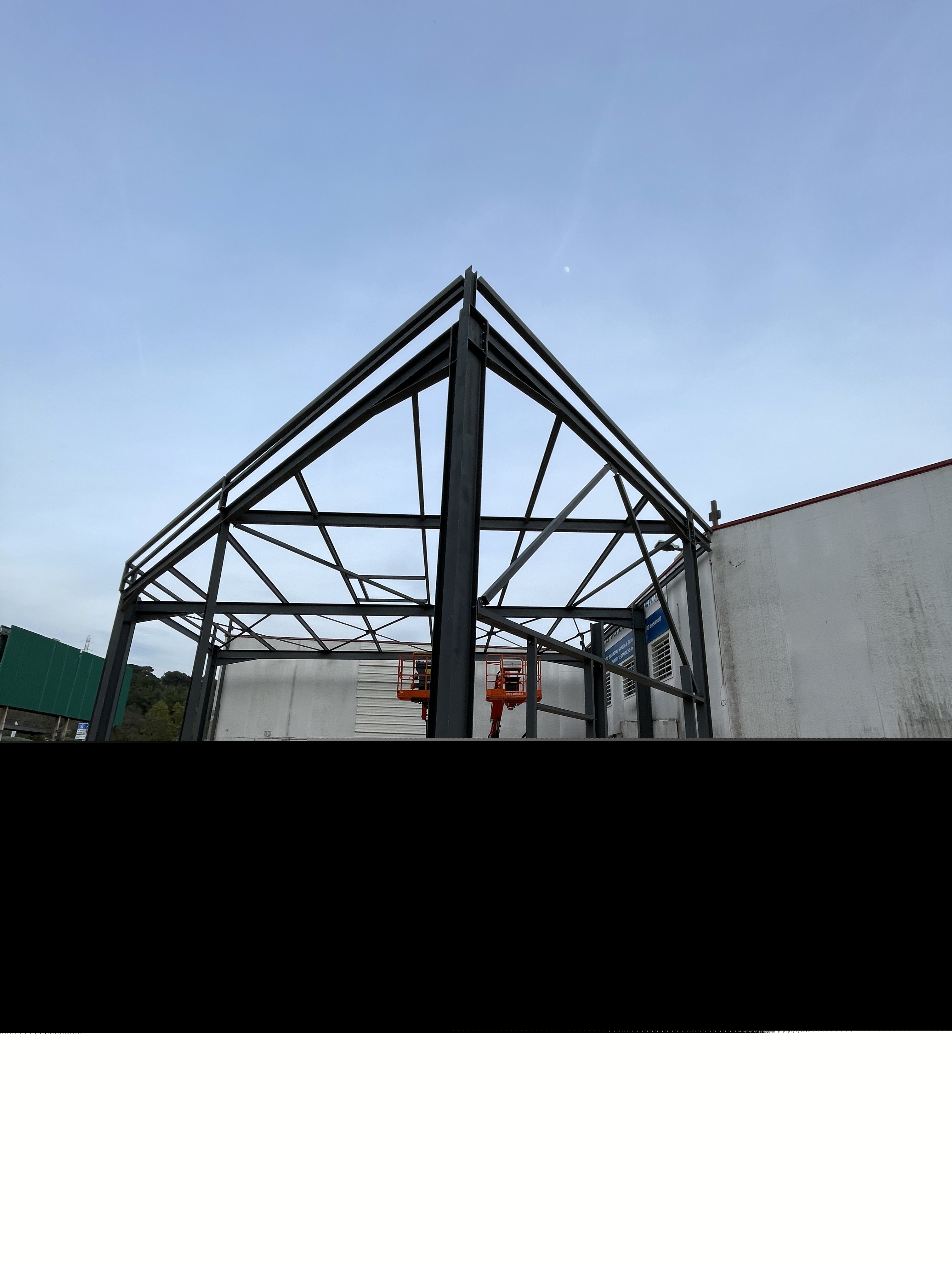 Charpente métallique Super U - métallerie Avignon